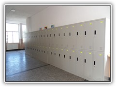 НОВИТЕ ШКАФЧЕТА ЗА ЛИЧНИТЕ ВЕЩИ НА УЧЕНИЦИТЕ