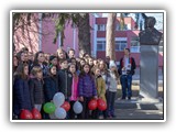 18 ФЕВРУАРИ 2019 - ВЕНЦИ И ЦВЕТЯ ПРЕД БЮСТА НА АПОСТОЛА