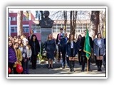 18 ФЕВРУАРИ 2019 - ВЕНЦИ И ЦВЕТЯ ПРЕД БЮСТА НА АПОСТОЛА