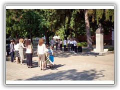 С венци и цветя отбелязахме 183 години от рождението на Апостола 