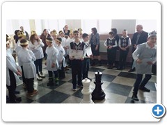 Мач по шахмат с живи фигури в СУ "В. Левски"