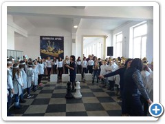 Мач по шахмат с живи фигури в СУ "В. Левски"